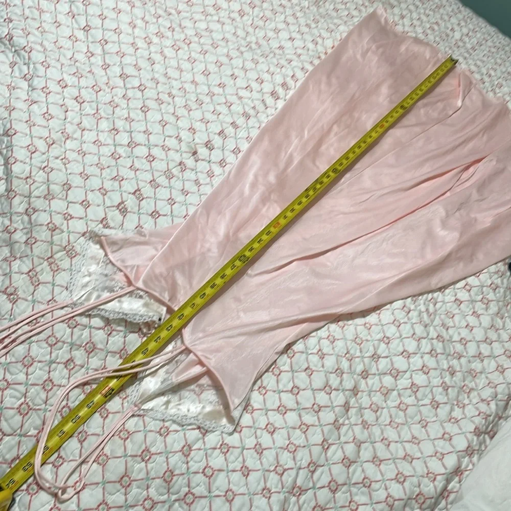 Vintage nylon slip dress with lace trim bodice and bow - Picture 7 of 7
